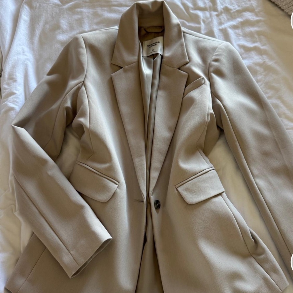 Abercrombie & Fitch Beige Blazer - Women's Suit Jacket